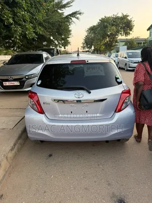 Toyota Vitz 2012 Silver