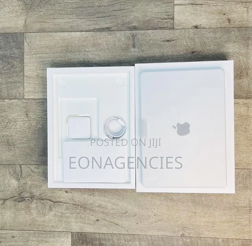 New Laptop Apple MacBook Pro 32GB Apple M5 SSD 1T