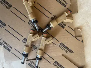 Toyota Matrix 2009-15 Fuel Injectors, 4 Set. Original Japan.