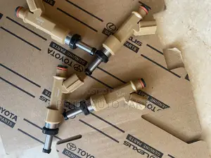 Toyota Matrix 2009-15 Fuel Injectors, 4 Set. Original Japan.