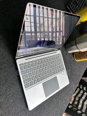 New Laptop Microsoft Surface Laptop Go 2 16GB Intel Core i5 SSD 512GB