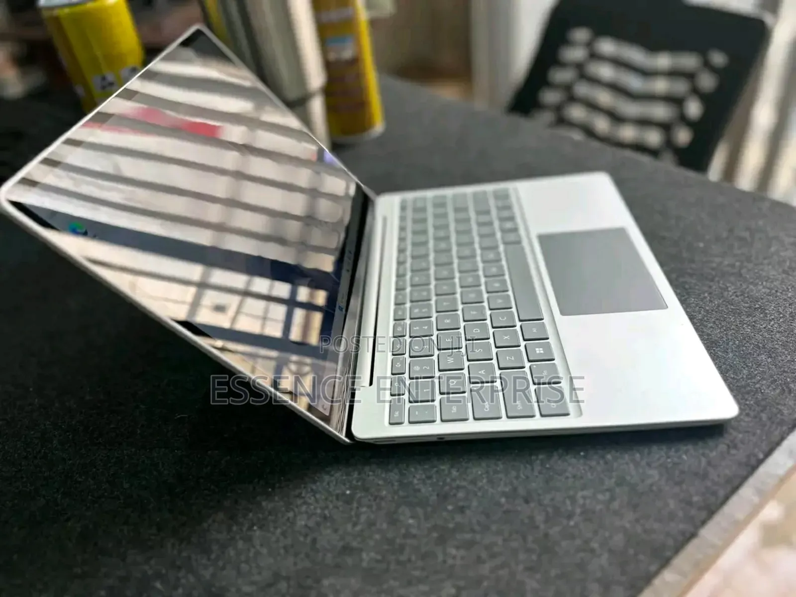 New Laptop Microsoft Surface Laptop Go 2 16GB Intel Core i5 SSD 512GB