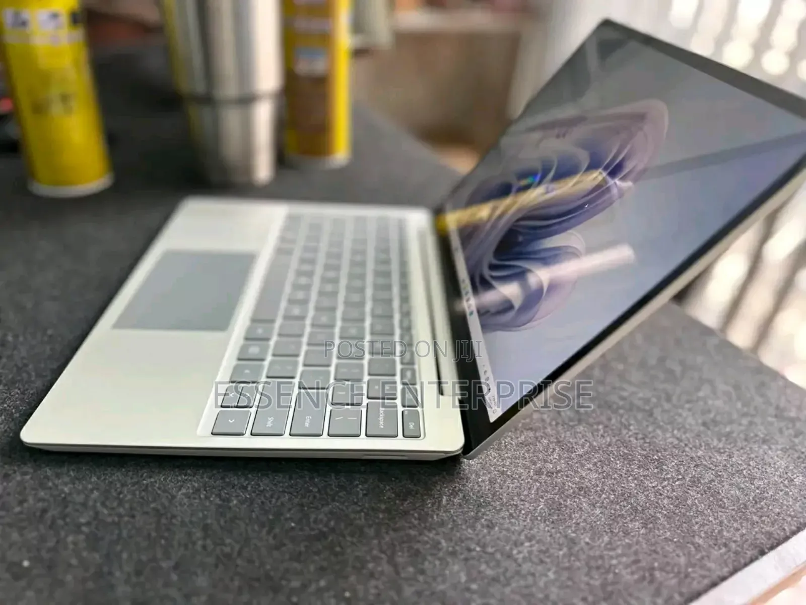 New Laptop Microsoft Surface Laptop Go 2 16GB Intel Core i5 SSD 512GB