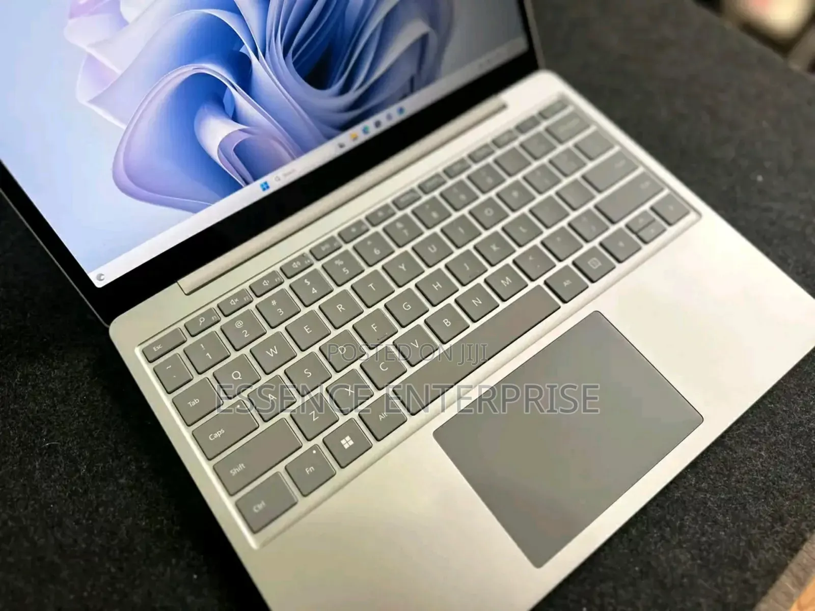 New Laptop Microsoft Surface Laptop Go 2 16GB Intel Core i5 SSD 512GB