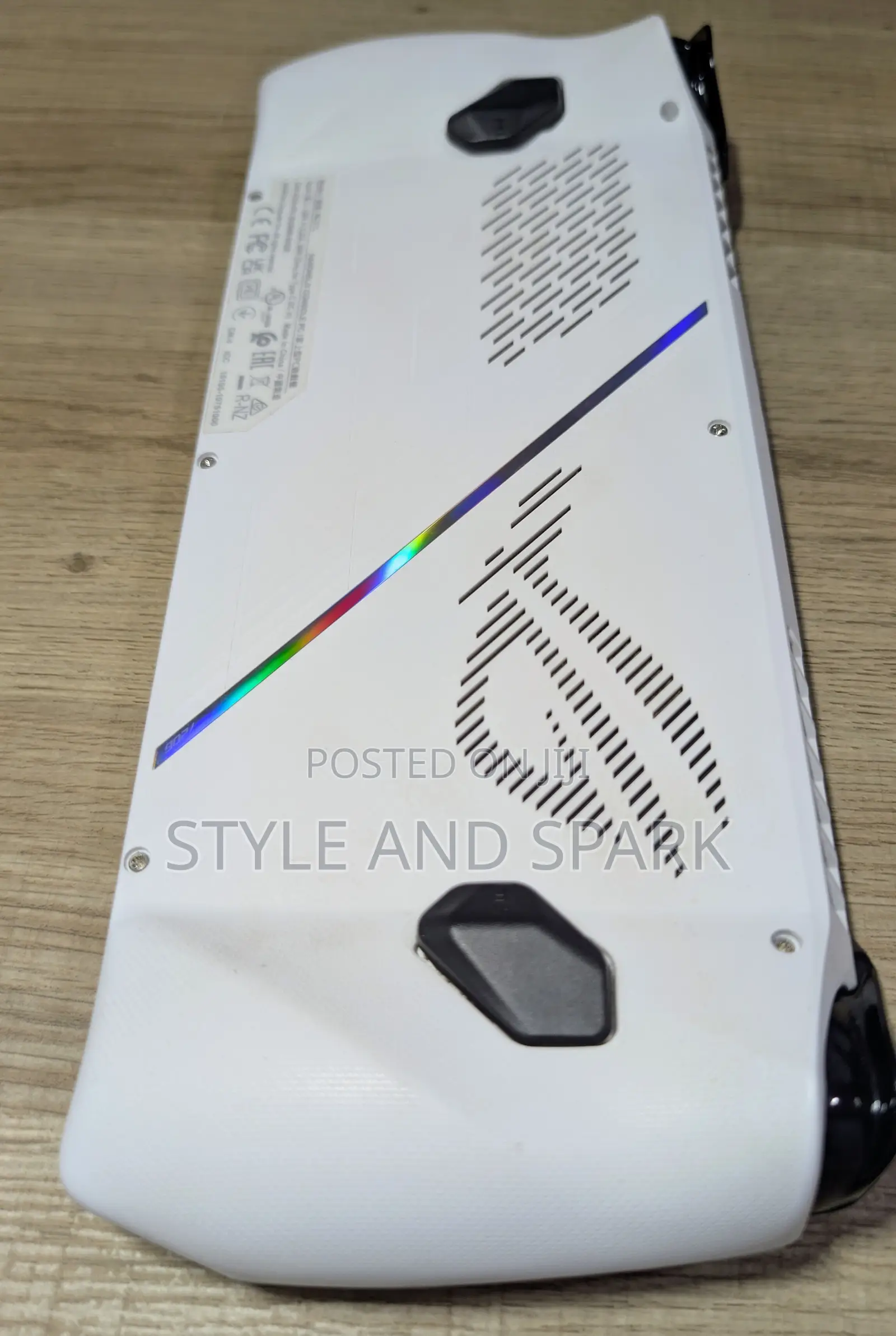 ASUS Rog Ally Z1 Xtreme 2tb SSD With Portable Screen
