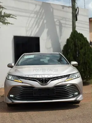 Toyota Camry 2020 Gold