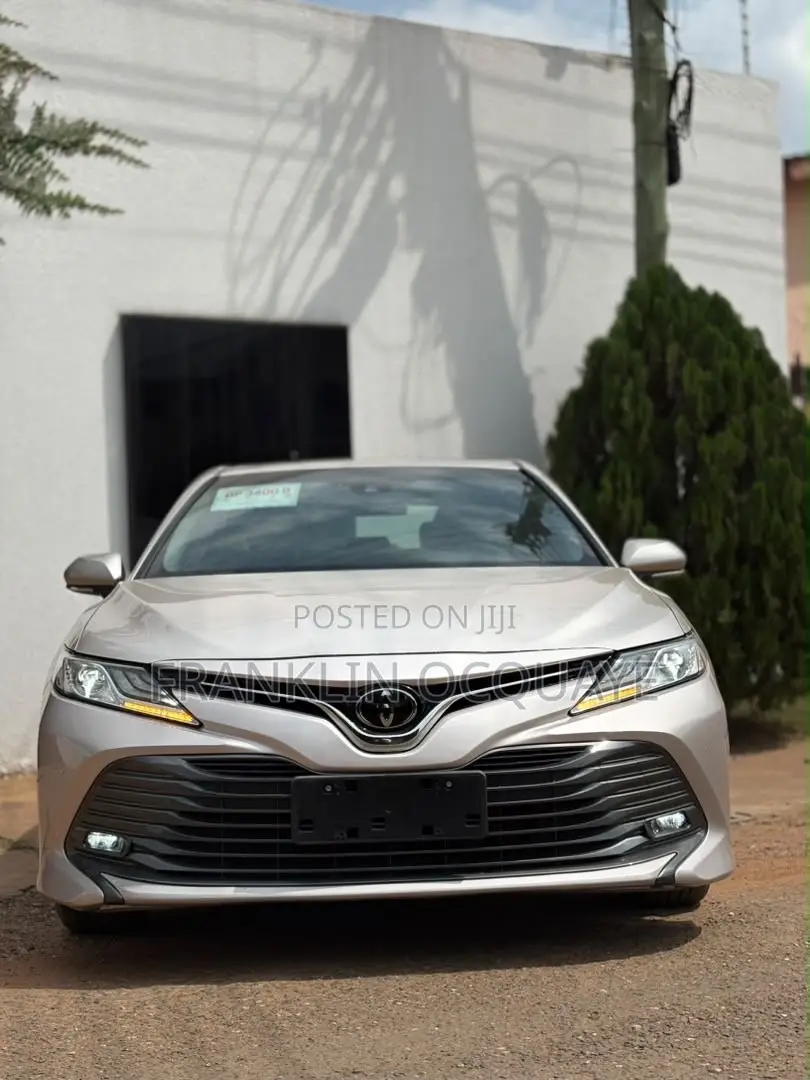 Toyota Camry 2020 Gold