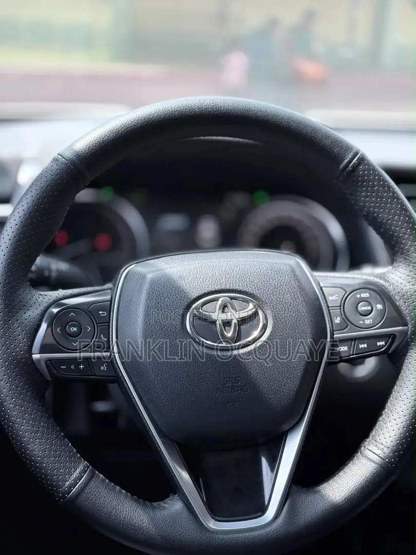 Toyota Camry 2020 Gold