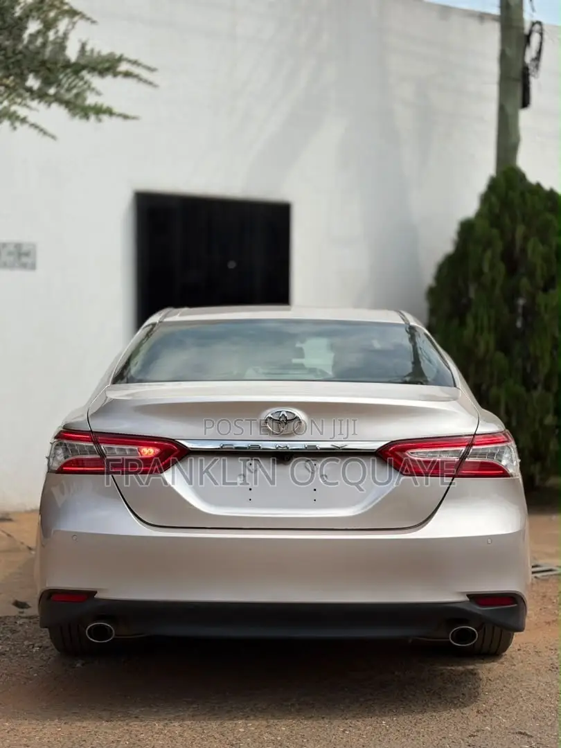 Toyota Camry 2020 Gold