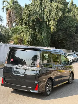 Toyota Voxy V 2WD 7-Seater 2014 Black