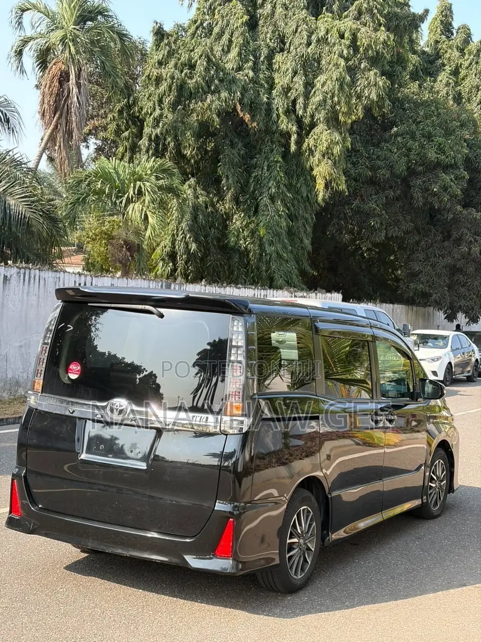 Toyota Voxy V 2WD 7-Seater 2014 Black