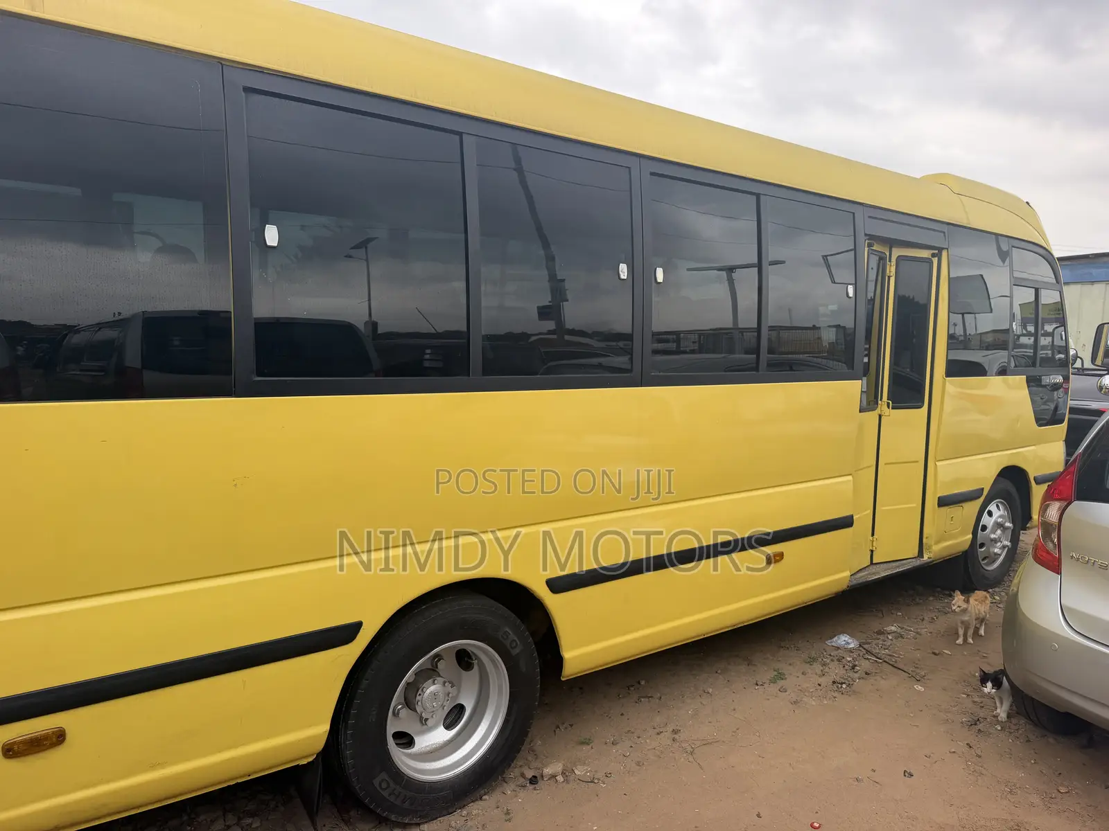 Hyundai County 2016 Yellow