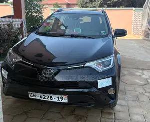 Toyota RAV4 XLE AWD (2.5L 4cyl 6A) 2016 Black