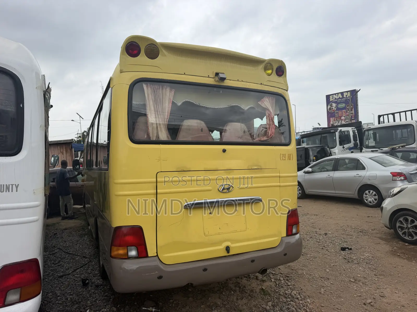 Hyundai County 2014 Yellow