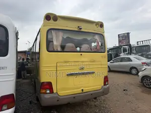 Hyundai County 2014 Yellow