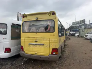 Hyundai County 2014 Yellow