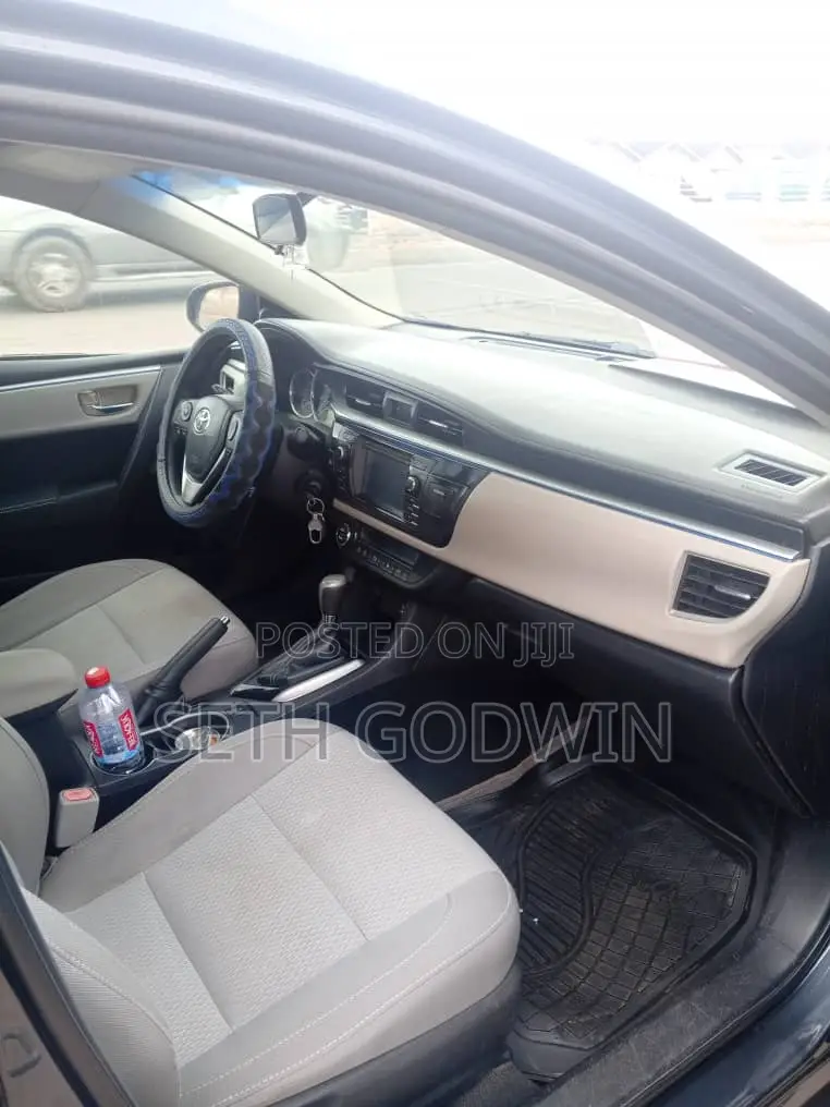 Toyota Corolla LE 4dr Sedan (1.8L 4cyl CVT) 2015 Blue