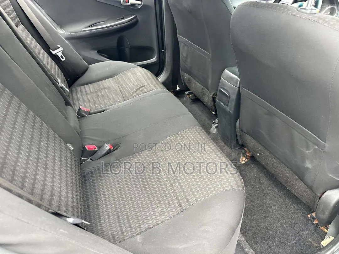 Toyota Corolla 2012 Silver