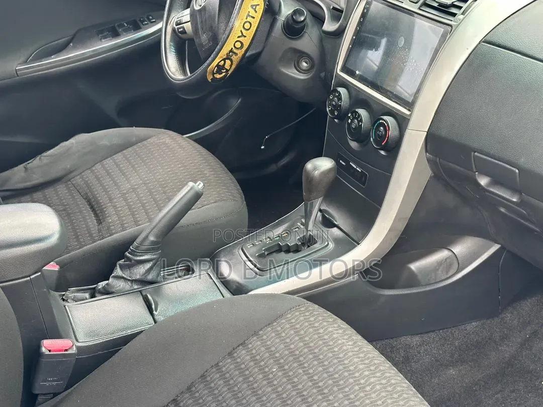Toyota Corolla 2012 Silver