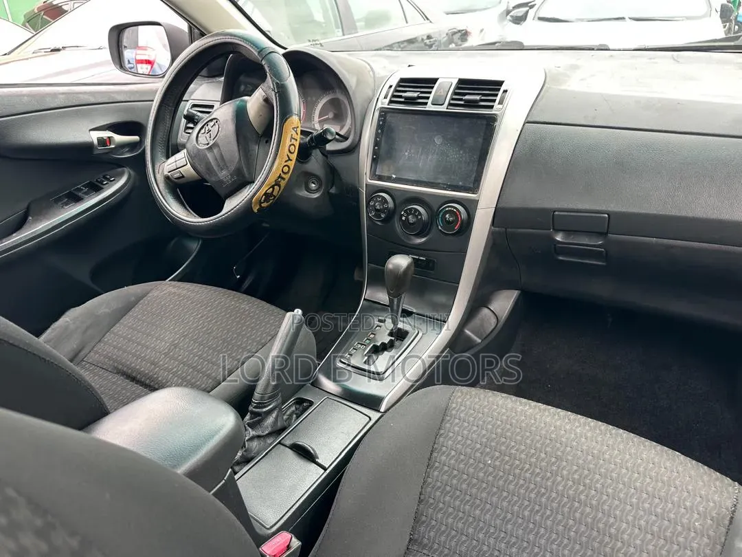 Toyota Corolla 2012 Silver