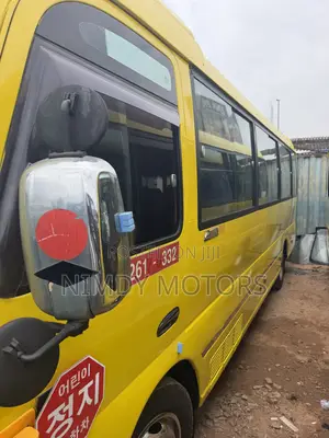 Hyundai County 2016 Yellow
