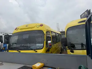 Hyundai County 2016 Yellow