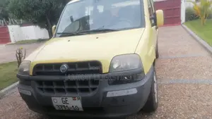 Fiat Doblo 2010 Yellow