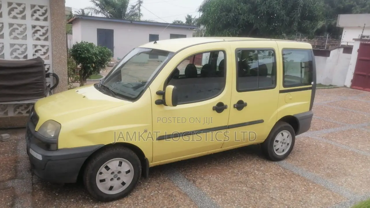Fiat Doblo 2010 Yellow