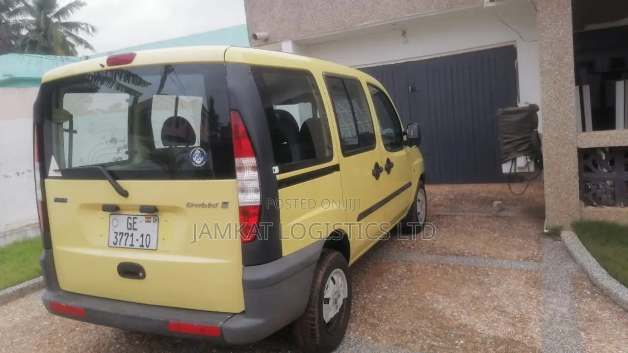 Fiat Doblo 2010 Yellow