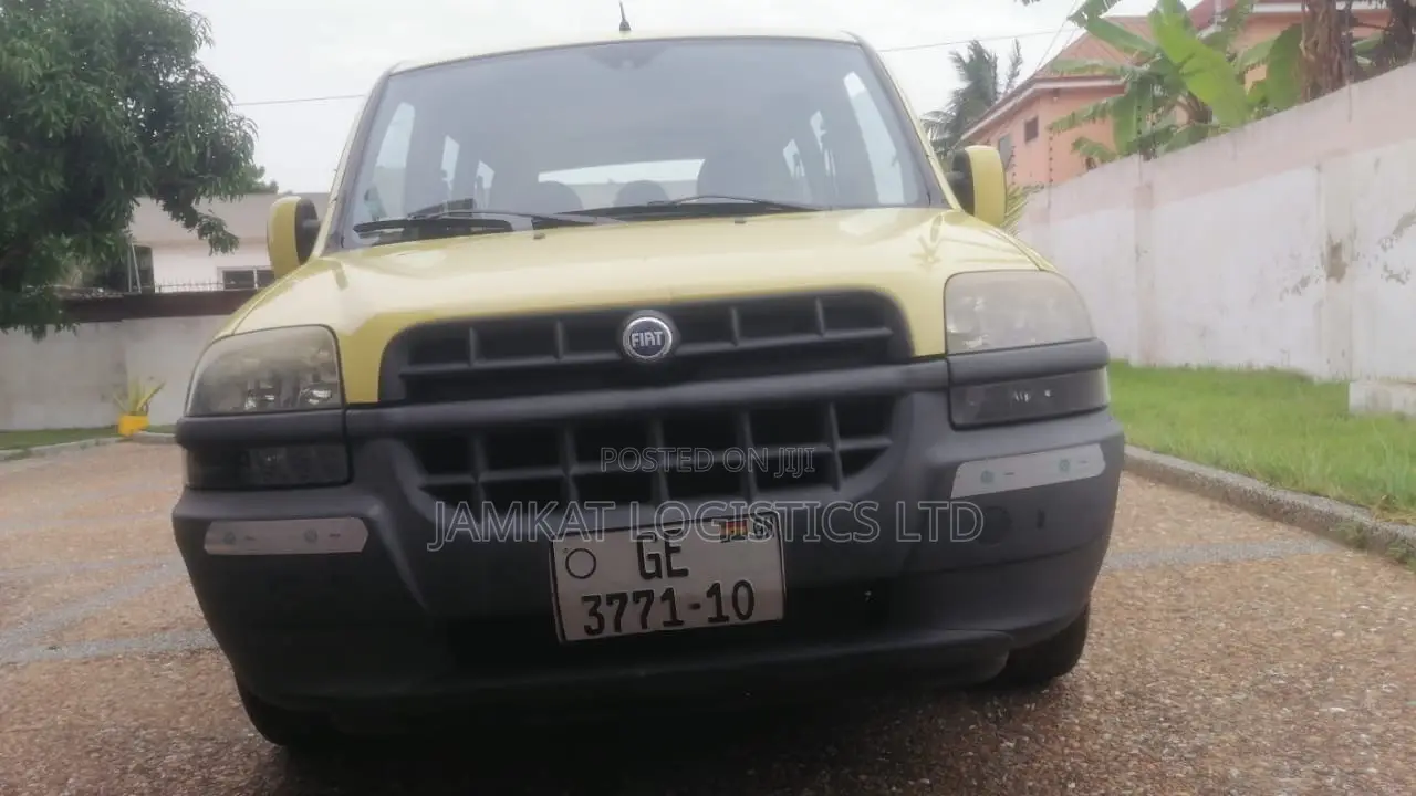 Fiat Doblo 2010 Yellow
