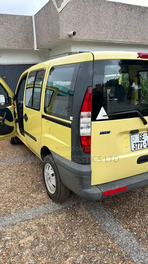 Fiat Doblo 2010 Yellow