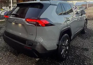 Toyota RAV4 XLE Premium AWD 2020 Blue