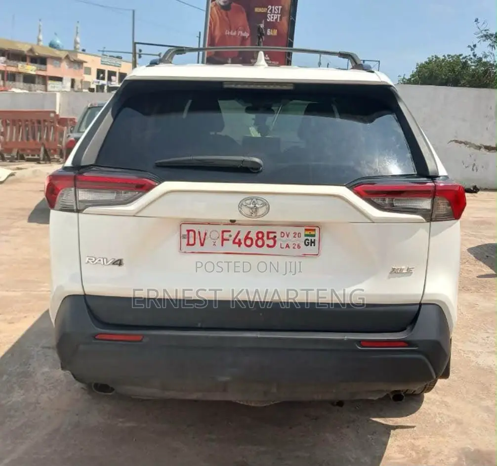Toyota RAV4 2021 White