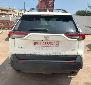 Toyota RAV4 2021 White