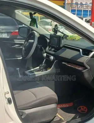 Toyota RAV4 2021 White