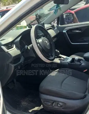 Toyota RAV4 2021 White