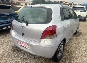 Toyota Vitz 2010 Silver