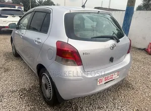 Toyota Vitz 2010 Silver