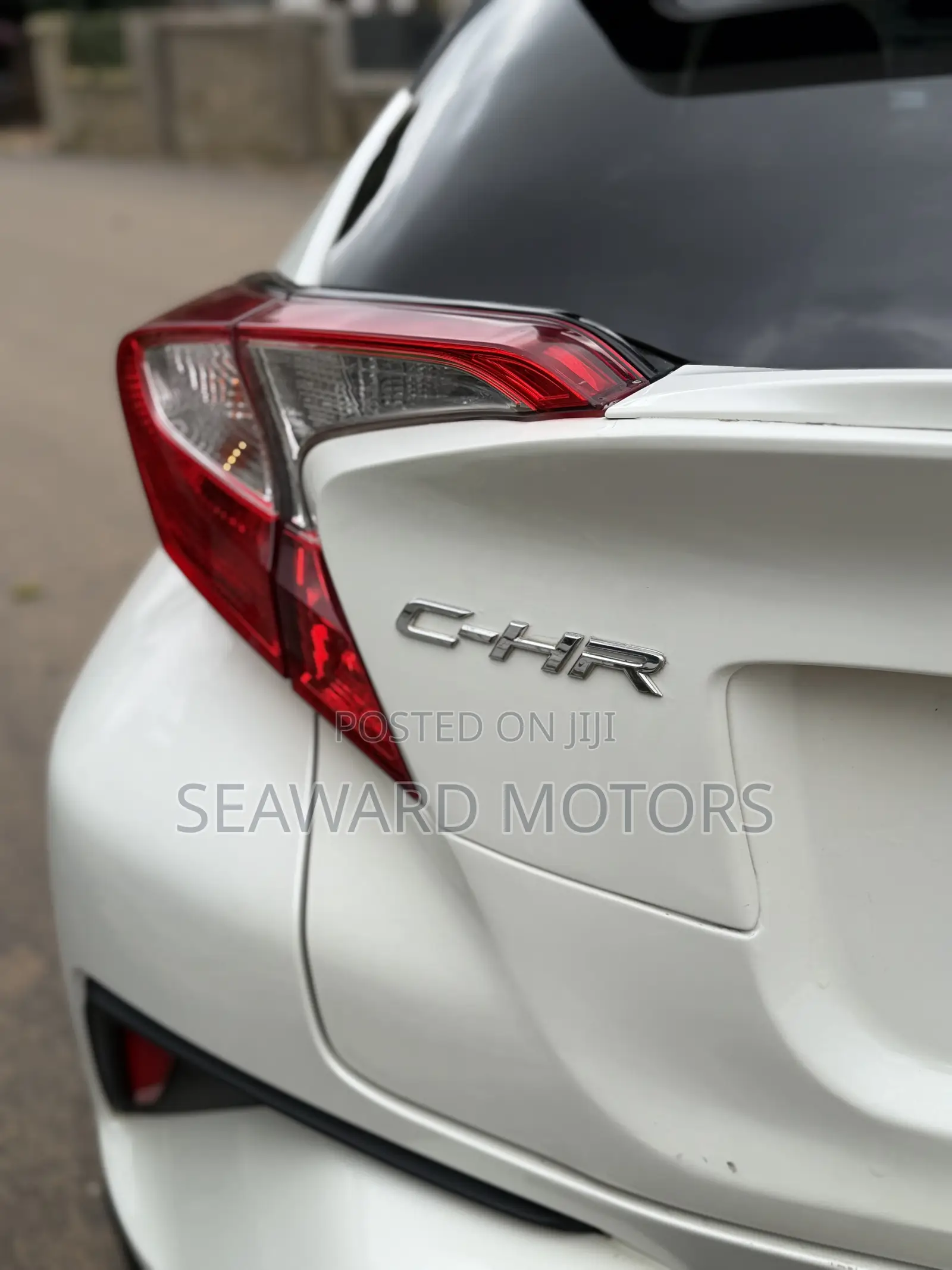 Toyota C-HR XLE FWD Sport Utility (2.0L 4cyl 2AM) 2018 White