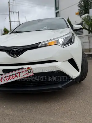 Toyota C-HR XLE FWD Sport Utility (2.0L 4cyl 2AM) 2018 White
