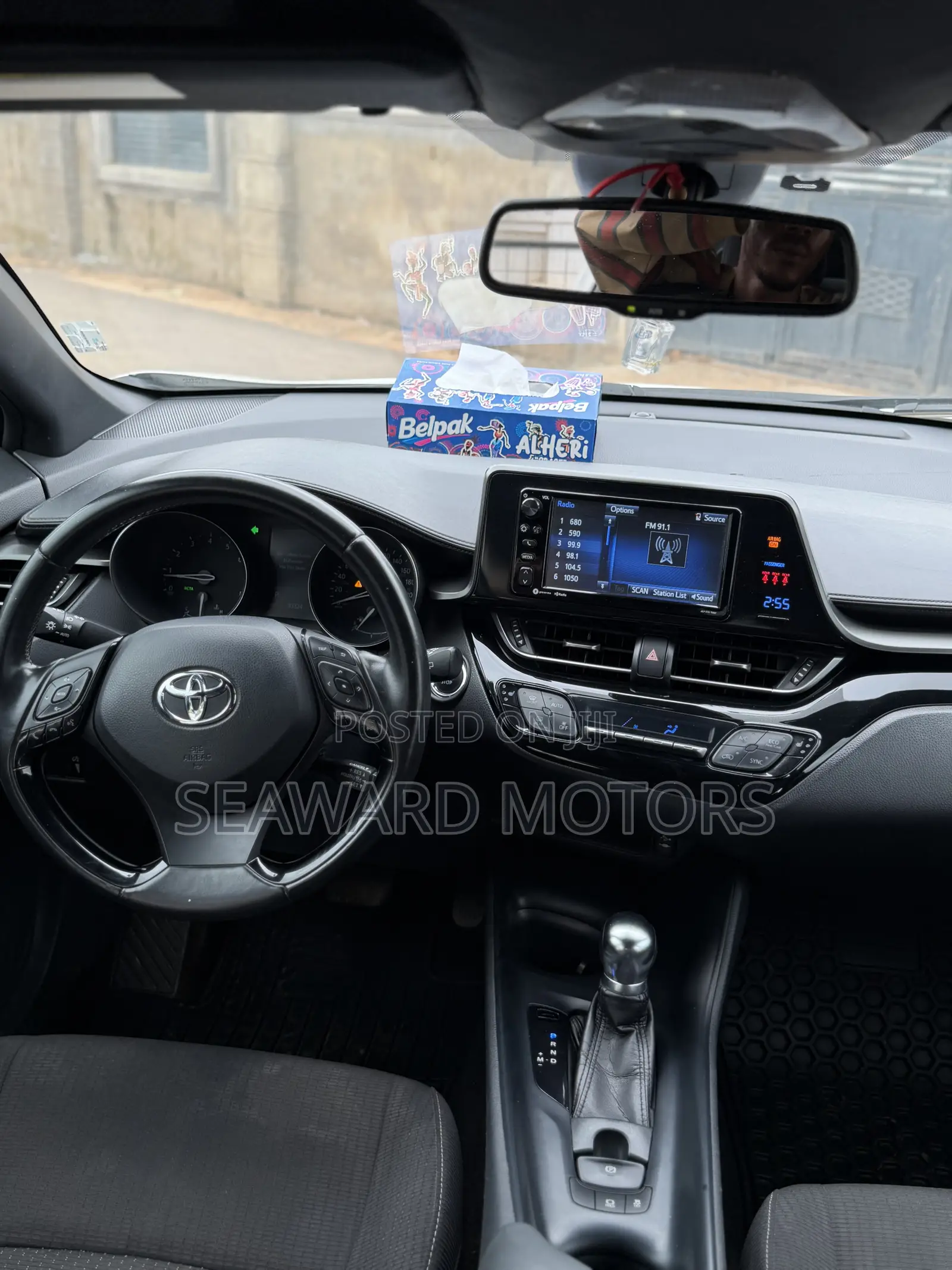 Toyota C-HR XLE FWD Sport Utility (2.0L 4cyl 2AM) 2018 White