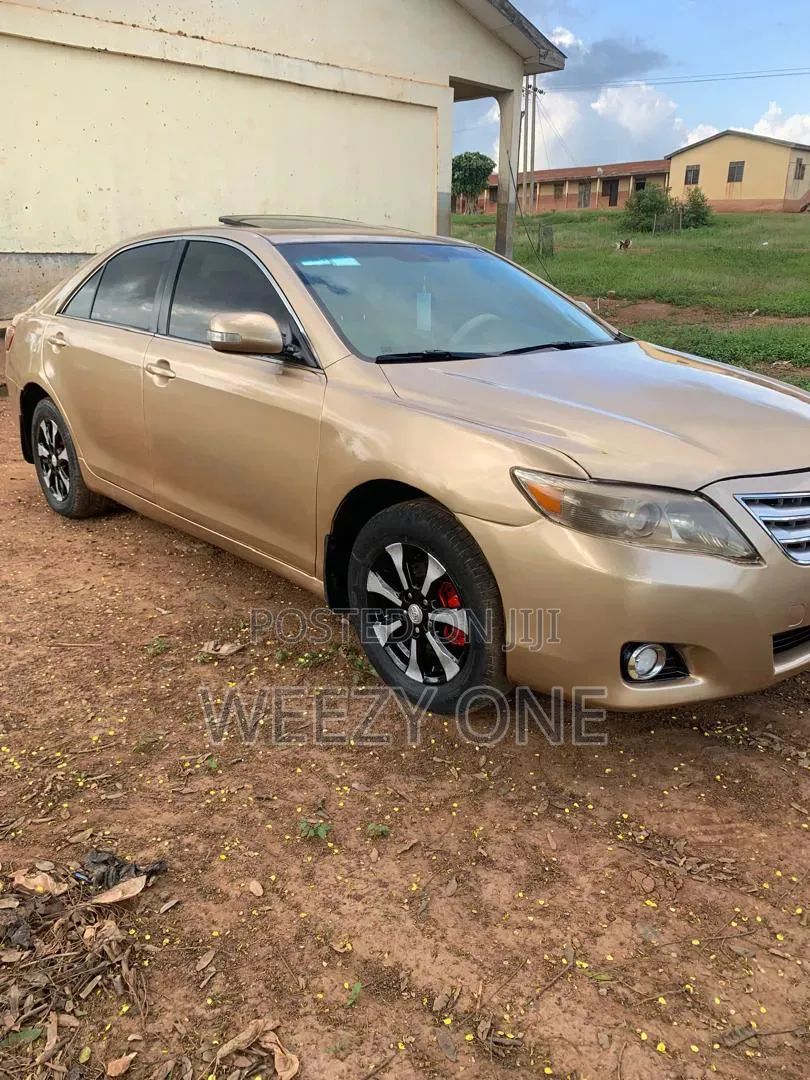 Toyota Camry 2011 Gold