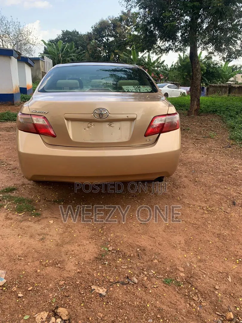 Toyota Camry 2011 Gold