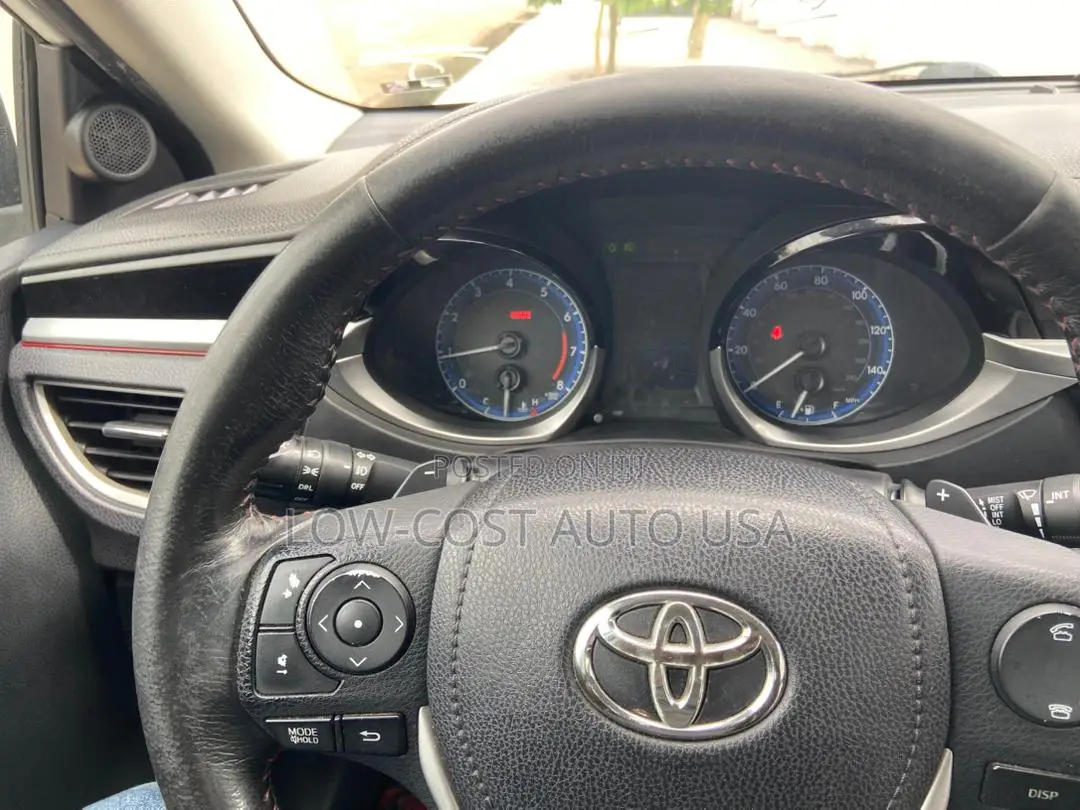 Toyota Corolla S w/Special Edition Pkg (1.8L 4cyl CVT) 2016 White