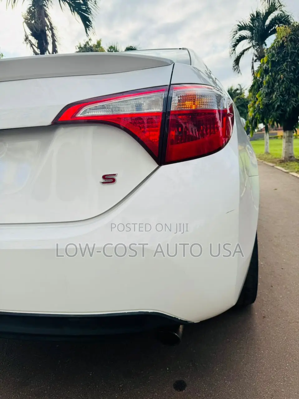 Toyota Corolla S w/Special Edition Pkg (1.8L 4cyl CVT) 2016 White