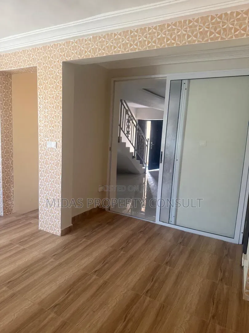 3bdrm Apartment in Celebrity Golf, Sakumono for sale