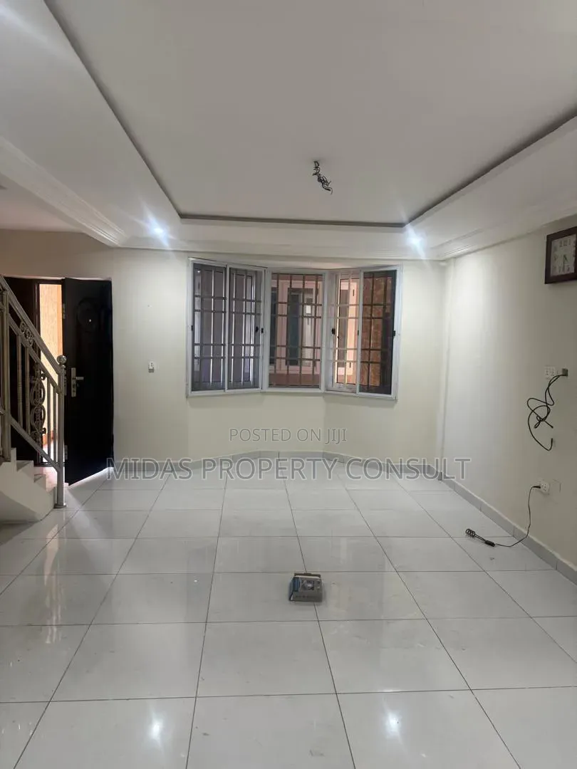 3bdrm Apartment in Celebrity Golf, Sakumono for sale