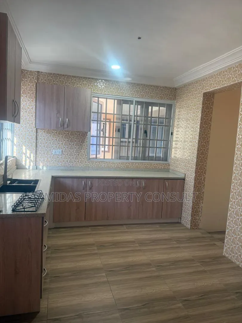 3bdrm Apartment in Celebrity Golf, Sakumono for sale