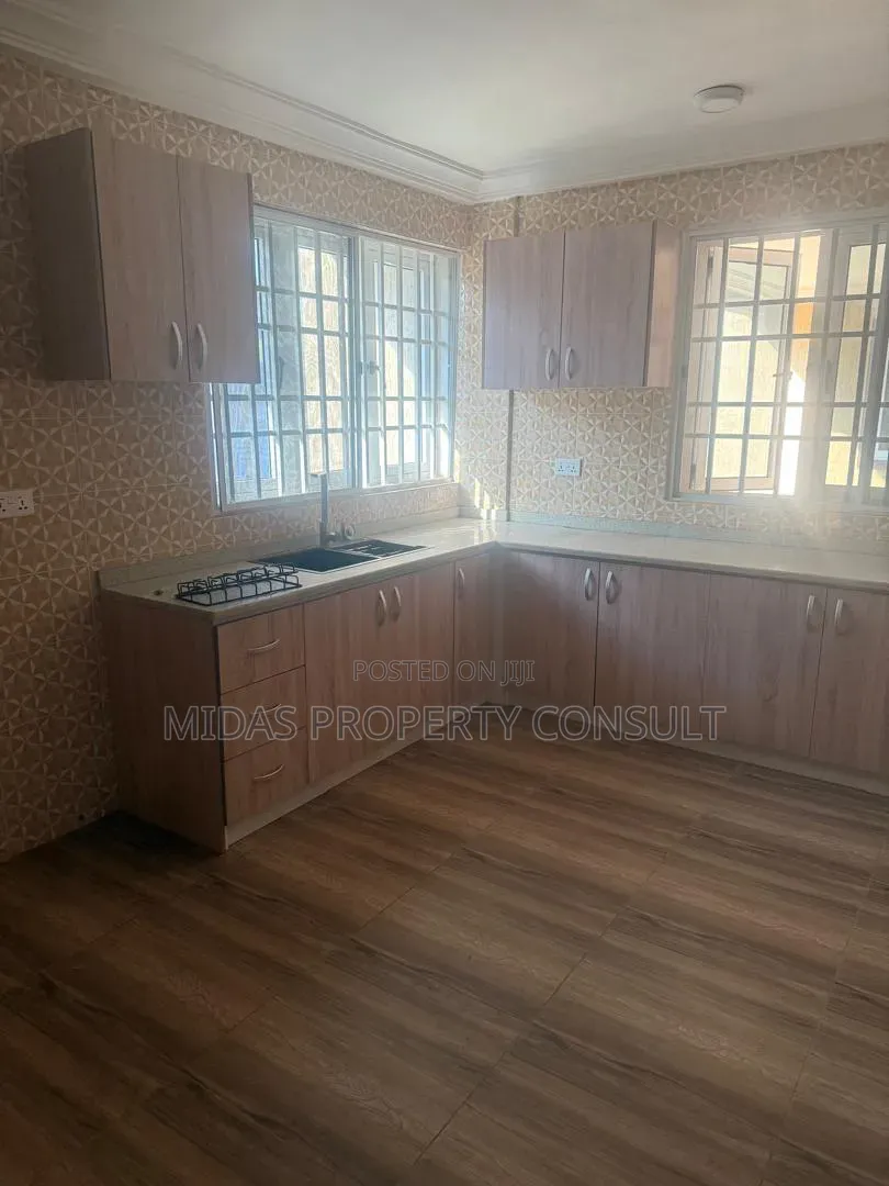 3bdrm Apartment in Celebrity Golf, Sakumono for sale