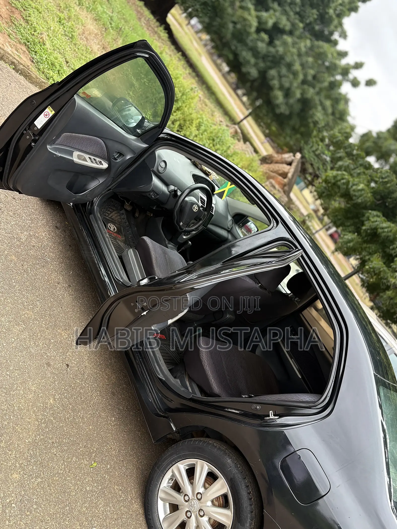 Toyota Yaris 2010 Black